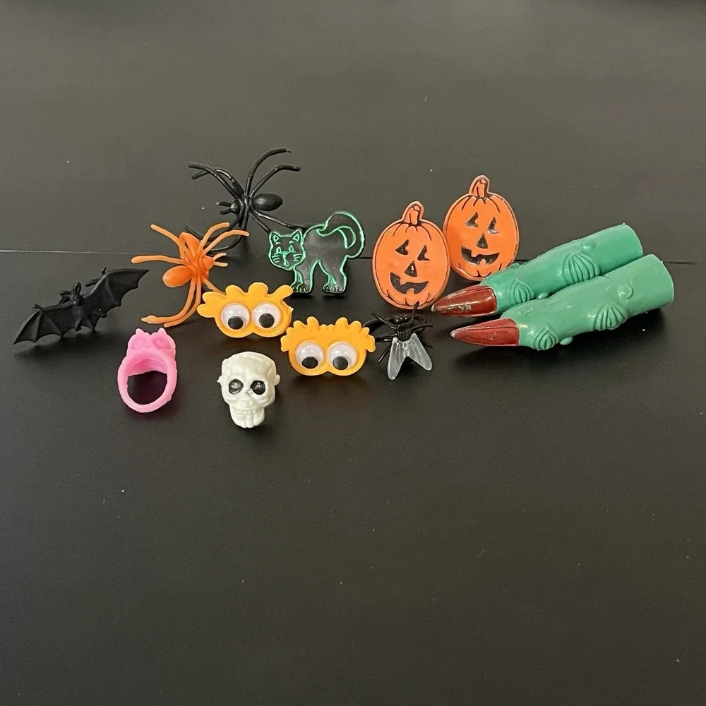 Vintage Halloween Ring Lot Plastic Jack O Lantern Black Cat Skull Witch Fingers